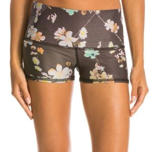 Teeki Wildflower Sun Short (Size Small)